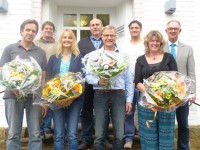 (v.l. Reiner Kettwig, Bauhofleiter Kurt Pütz, Kerstin Zeilinger, Personal-sachbearbeiter Heinz Stamm, Hubert Strauß, stellv. Personalratsvorsitzen-der Pascal Mengede, Stefanie Beckmann-Kaluza und Bürgermeister Nor-bert Büscher)